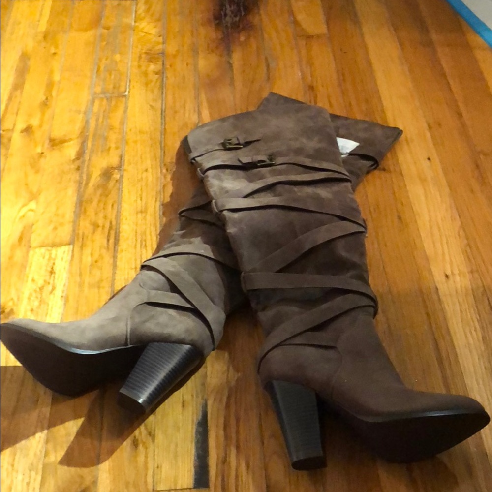 ❤️SHOEDAZZLE OVER THE KNEE HEELED BOOTS SIZE 7 NWT